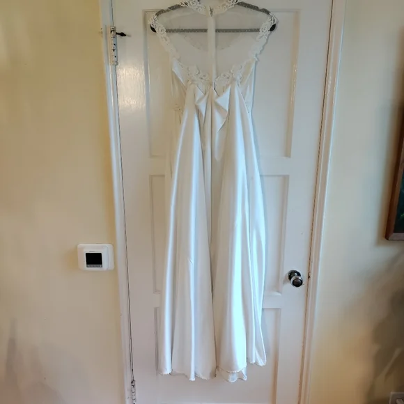 Vintage Wedding Dress - Picture 6 of 9